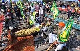 Indian farmers strike to demand guaranteed crop prices as others attempt to march to New Delhi