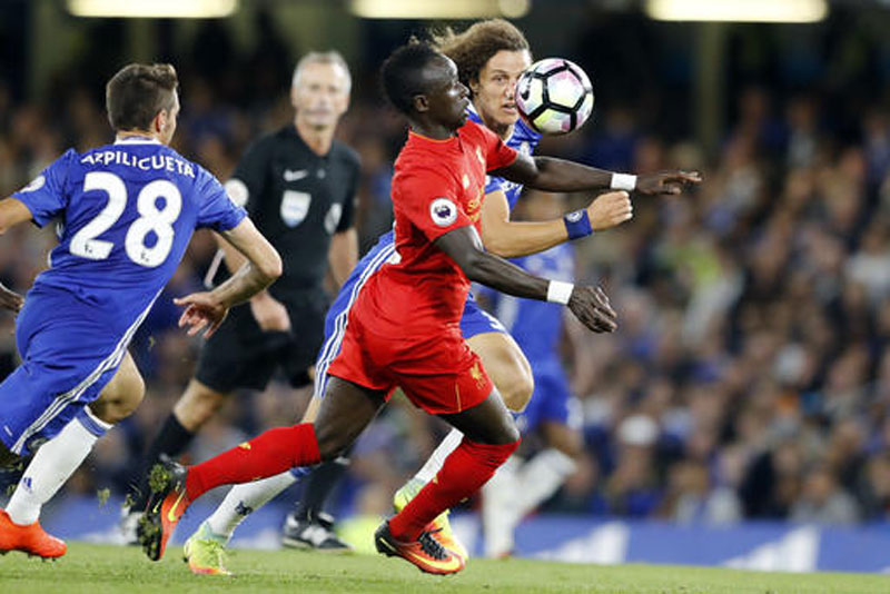 Liverpool s Sadio Mane, center, challenges Chelsea s David Luiz and Cesar Azpilicueta, left, during the English Premier League soccer match between Chelsea and Liverpool at Stamford Bridge stadium in London, Friday.